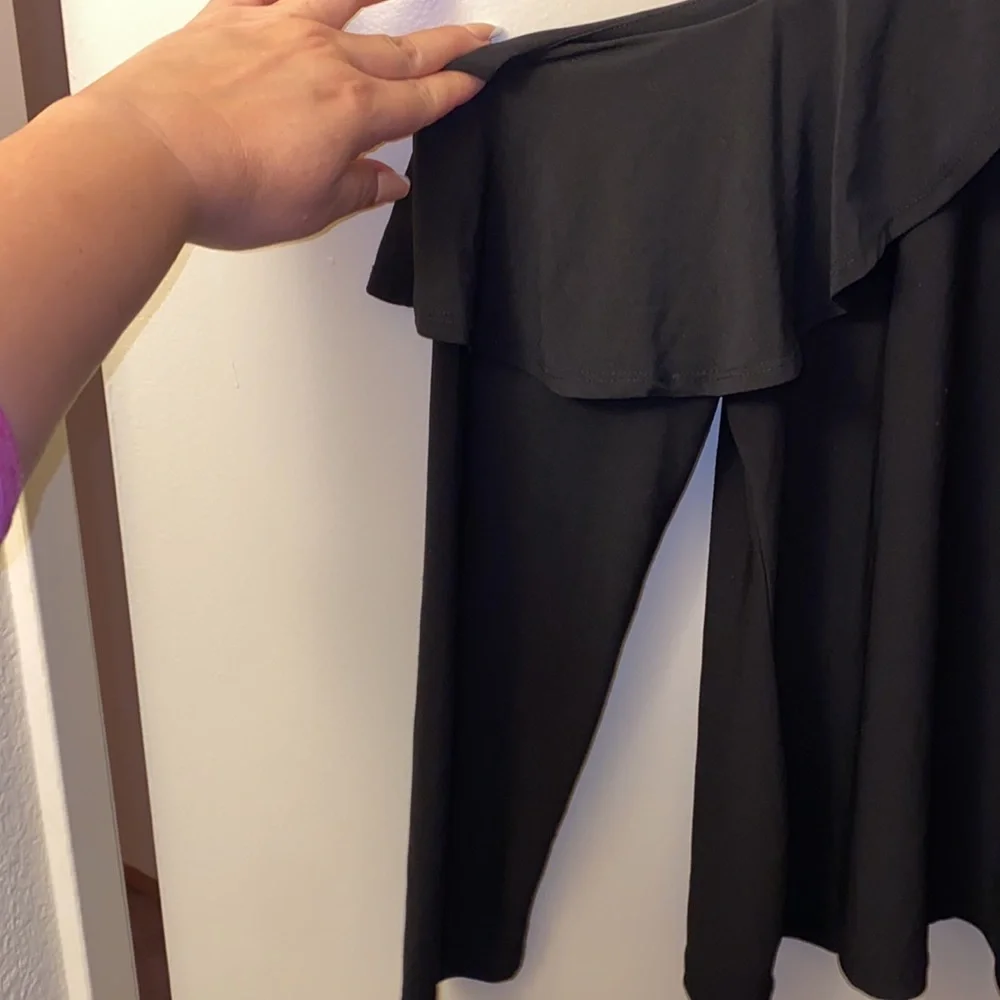 Cold Shoulder Ruffle Top - Picture 5 of 6